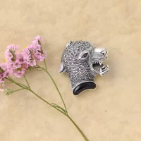 Крупная брошь с ониксом и марказитами огранки Swarovski Голова леопарда