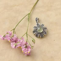 Кулон с пренитом и марказитами огранки Swarovski