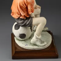 Винтажная фарфоровая статуэтка Италия Giuseppe Armani Capodimonte Футболист