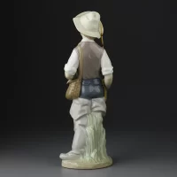 Винтажная фарфоровая статуэтка Мальчик рыбак с удочкой Lladro 4809 Fisher Boy