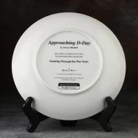 Тарелка винтажная декоративная настенная Фарфор Самолёты Трактор Форд Danbury Mint Farming Through the War Years Approaching D-Day