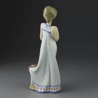 Винтажная фарфоровая статуэтка Испания Lladro 5607 Calling a Friend Девушка с телефоном