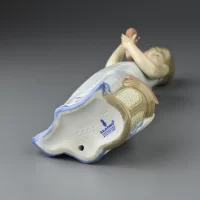 Винтажная фарфоровая статуэтка Испания Lladro 5607 Calling a Friend Девушка с телефоном