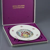 Тарелка винтажная фарфоровая декоративная День святого Валентина Англия Royal Doulton Valentine's Day 1979 My Valentine