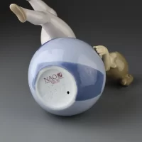 Винтажная фарфоровая статуэтка Испания Lladro NAO 1422 Game of Balance Юная гимнастка с мячами