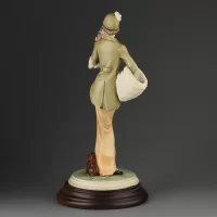 Винтажная статуэтка Capodimonte Vittorio Tessaro Дама с мопсом и розами Ар-деко