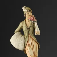 Винтажная статуэтка Capodimonte Vittorio Tessaro Дама с мопсом и розами Ар-деко