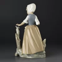 Винтажная фарфоровая статуэтка Девочка и бабочки Lladro NAO Gathering Butterflies
