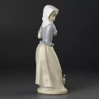 Винтажная фарфоровая статуэтка Испания Lladro NAO Protecting the Dog Девочка с щенком Оберегая собаку