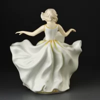 Винтажная фарфоровая статуэтка Англия Royal Doulton 2734 Sweet Seventeen Девушка Сладкие семнадцать