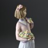 Винтажная фарфоровая статуэтка Испания Lladro 7644 Innocence in Bloom Девушка с корзиной цветов