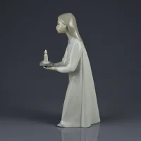 Винтажная фарфоровая статуэтка Девочка в ночной рубашке со свечой Lladro 4868 Girl with Candle