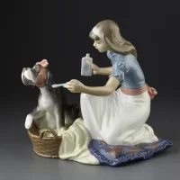 Винтажная фарфоровая статуэтка Испания Lladro 5921 Take Your Medicine Девочка лечит собаку Лекарство