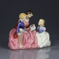 Винтажная фарфоровая статуэтка Англия Royal Doulton HN2059 Bedtime Story Мама читает книгу детям