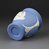 Винтажная ваза Wedgwood из голубого бисквитного фарфора 10 см