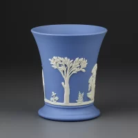 Винтажная английская вазочка Wedgwood из голубого бисквитного фарфора