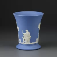 Винтажная английская вазочка Wedgwood из голубого бисквитного фарфора
