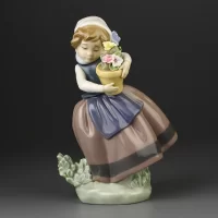 Винтажная фарфоровая статуэтка Испания Lladro 5223 Spring is Here Девочка с корзиной цветов
