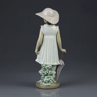 Винтажная фарфоровая статуэтка Девочка с зонтиком в шляпке Lladro NAO 1126 April Showers