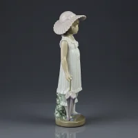 Винтажная фарфоровая статуэтка Девочка с зонтиком в шляпке Lladro NAO 1126 April Showers