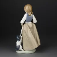 Винтажная фарфоровая статуэтка Испания Lladro NAO 1004 How About Me Девочка с собакой и букетом