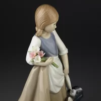 Винтажная фарфоровая статуэтка Испания Lladro NAO 1004 How About Me Девочка с собакой и букетом