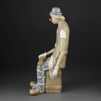 Винтажная фарфоровая статуэтка Испания Клоун со скрипичным футляром Casades Clown With Violin Case