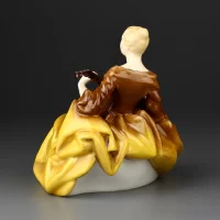 Винтажная фарфоровая статуэтка Англия Royal Doulton 2287 Symphony Симфония Дама с мандолиной