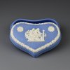 Винтажная английская шкатулка Веджвуд Wedgwood в форме сердца из голубого бисквитного фарфора