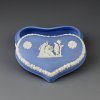 Винтажная шкатулка Веджвуд Wedgwood в форме сердца из голубого бисквитного фарфора
