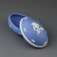 Винтажная английская шкатулка Веджвуд Wedgwood в форме пасхального яйца из голубого бисквитного фарфора