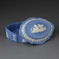 Винтажная английская шкатулка Веджвуд Wedgwood из голубого бисквитного фарфора