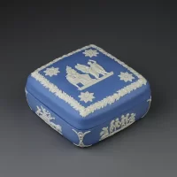 Винтажная шкатулка Веджвуд из голубого бисквитного фарфора Blue Jasperware Яшма