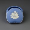 Винтажная английская шкатулка Веджвуд из голубого бисквитного фарфора Wedgwood Blue Jasperware