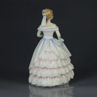 Винтажная фарфоровая статуэтка Дама с веером Англия Royal Doulton 3646 Claire