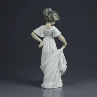 Винтажная фарфоровая статуэтка Девушка в белом платье Lladro NAO 1110 Little Sweetheart
