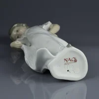 Винтажная фарфоровая статуэтка Девушка в белом платье Lladro NAO 1110 Little Sweetheart