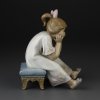 Винтажная фарфоровая статуэтка Испания Lladro 5649 Nothing to Do Девочка с бантом на табурете
