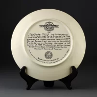Тарелка винтажная декоративная настенная Прогулка по Весёлой Англии Knowles Newell Pottery Rockwell on Tour Walking through Merrie Englande