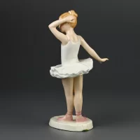 Винтажная фарфоровая статуэтка Англия Royal Doulton 3395 Little Ballerina Маленькая балерина Балет