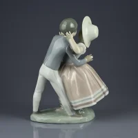 Винтажная фарфоровая статуэтка Время вальса Юноша с девушкой в танце Lladro 4856 Waltz Time