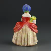 Винтажная фарфоровая статуэтка Англия Royal Doulton Cissie Девочка с корзиной цветов