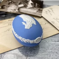 Винтажная шкатулка Веджвуд Wedgwood в форме яйца "Сова" 1980 Blue Jasper Ware