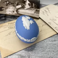 Винтажная английская шкатулка в форме яйца "Утка" Веджвуд Wedgwood 1979 Blue Jasper Ware