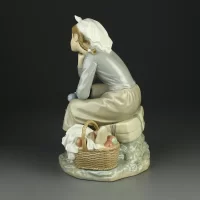 Винтажная фарфоровая статуэтка Испания Lladro 1211 Girl with Doll Девочка с куклой и корзиной
