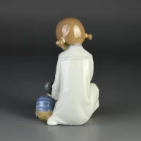 Винтажная фарфоровая статуэтка Испания Lladro NAO Girl with Doll Девочка с куклой в коляске