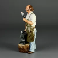 Винтажная фарфоровая статуэтка Англия Royal Doulton 2782 Blacksmith Кузнец