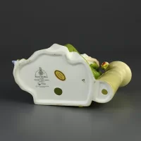Винтажная фарфоровая статуэтка Англия Royal Doulton 2382 Secret Thoughts Сокровенные мысли Дама с розами