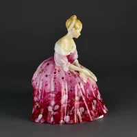 Винтажная фарфоровая статуэтка Англия Royal Doulton 2471 Victoria Виктория Девушка с веером
