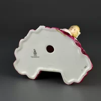 Винтажная фарфоровая статуэтка Англия Royal Doulton 2471 Victoria Виктория Девушка с веером